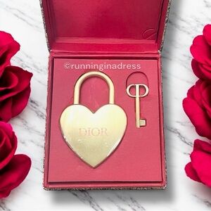 New In Box Christian Dior Heart Padlock Cadena & Key In Gold Tone